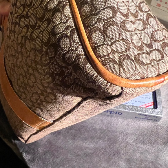 Coach Vintage Bundle - Large Cosmetic Bag organiser and matching wristlet. - Picture 15 of 16